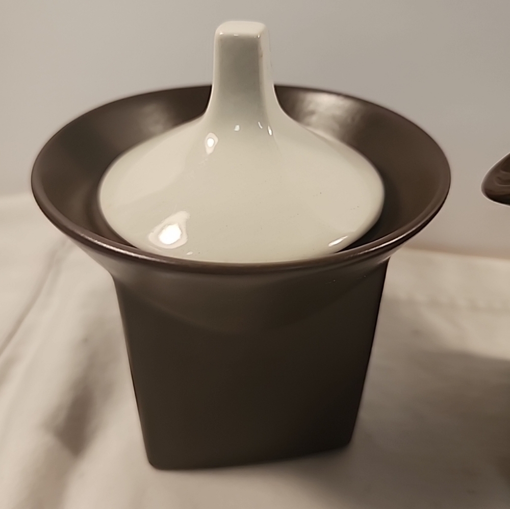 Vtg JOHNSON BROS TROPEZ Cream & Sugar Lid Set MCM Square Shape Brown Cream RARE - Picture 2 of 16